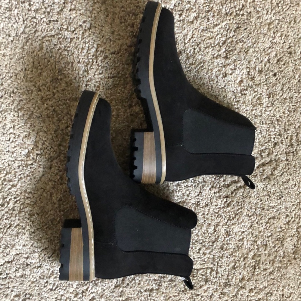 Never worn Target Universal Thread booties